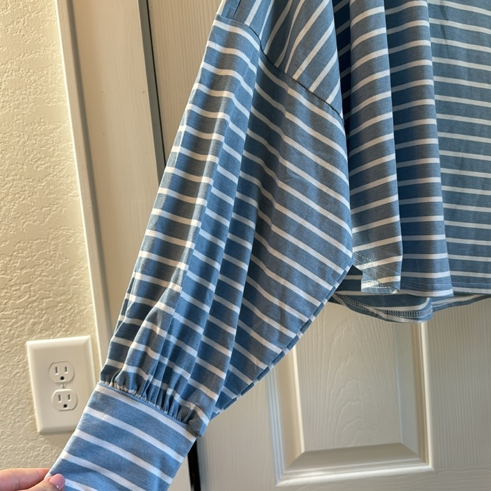 Pink Lily Light Blue Striped Semi Cropped Long Sleeve Top Size Medium NWOT - Picture 2 of 5